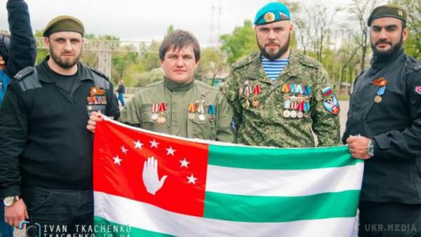 Хто воює на Донбасі в складі батальйону "П'ятнашка". Абхазькі найманці допомагають терористам Донбасу у будівництві "русского мира" на окупованій території.