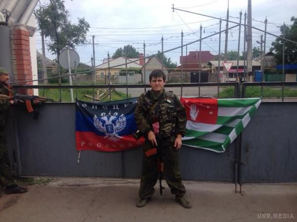 Хто воює на Донбасі в складі батальйону "П'ятнашка". Абхазькі найманці допомагають терористам Донбасу у будівництві "русского мира" на окупованій території.