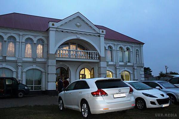 У співачки Камалії викрали автомобіль з іменними номерами (фото). На своїй сторінці у Facebook співачка Камалія поділилася неприємною новиною і попросила про допомогу.