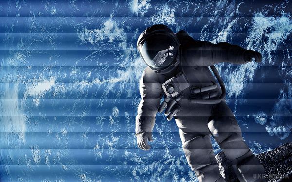 Російському космонавтові наказали шпигувати за Донбасом з космосу. Російський космонавт Максим Сураєв заявив , що члени екіпажу Міжнародної космічної станції знімають земну поверхню в інтересах Збройних сил РФ .