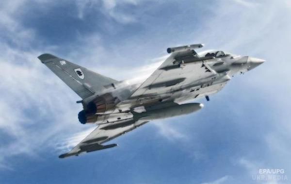 Лондон підняв винищувачі на перехоплення ВПС Росії. Два винищувачі Typhoon були підняті з бази в графстві Лінкольншир і супроводжували російські літаки.