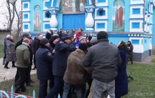  Московський патріархат створює в Києві групи "швидкого реагування". На парафіях формуються списки "активних мирян", готових оперативно виїхати "до місць міжконфесійного протистояння для захисту інтересів УПЦ МП".