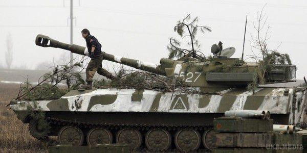 Бойовики стягнули майже сотню танків до лінії зіткнення на Донбасі - ОБСЄ. Перший заступник голови СММ ОБСЄ Олександр Хуг заявив, що спостерігачі фіксують скупчення танків безпосередньо біля лінії зіткнення.