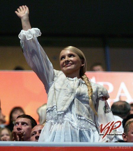 Жінка з косою і без: всі зачіски Юлії Тимошенко. Політик, впізнавана у всьому світі завдяки специфічно заплетеної коси, коли- то носила зворушливі банти і романтичні локони.