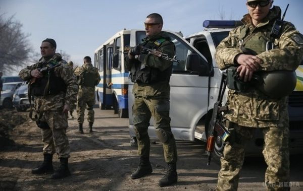З полону  звільнили трьох українських бійців. Повідомляється, що це старший сержант Гарнага, молодший сержант Дмитрук і солдат Макуха.