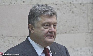З полону бойовиків звільнений ще один українець - Порошенко. Президент зі слів голови СБУ повідомив про звільнення ще одного українця, після того як у Мар'їнці обміняли трьох військових.
