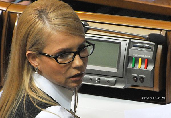 Тимошенко зажадала скликати позачергове засідання Верховної Ради. Лідер "Батьківщини" наполягає на "реальному перезавантаженні" Ради.