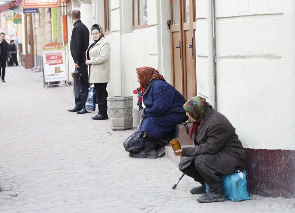 Скільки в Києві заробляє за день "професійний" жебрак. Жінка знайшла роботу "волонтера" по оголошенню на стовпі - виявилося працювати потрібно "жебрачкою".