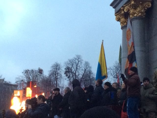 Учасники Віче на Майдані висунули свої вимоги до влади. Зокрема, вони вимагають введення військового стану на території окупованого Донбасу.