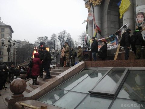 Ситуація на Майдані: віче "РПС", відеотрансляція. Члени "РПС" заявляють, що лідером організації є Роман Стойка, який командував першим закарпатським запасним батальйоном Добровольчого Українського Корпусу "Правий Сектор".