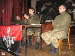 "Революціонери" покинули казарми полку "Азов". А про подальші плани -- анічичирк