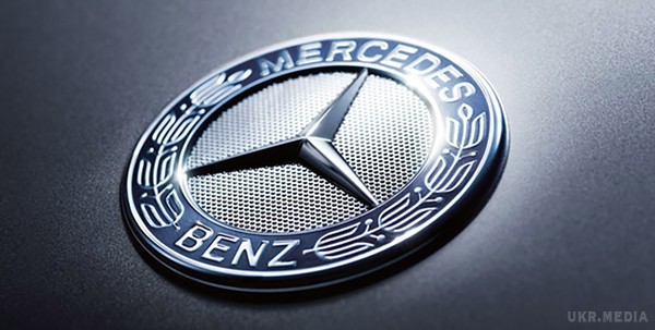 Mercedes-Benz в центрі скандалу: компанію звинувачують у заниженні даних про викиди. Німецький автовиробник Mercedes-Benz опинився в центрі «екологічного» скандалу – в США компанію звинувачують в істотному перевищенні її автомобілями гранично допустимих показників викидів у навколишнє середовище.