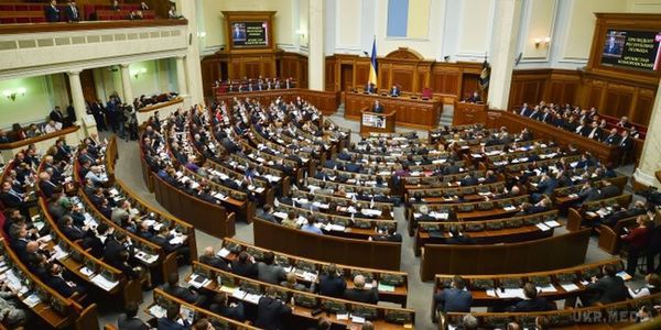 У роботу парламенту будуть внесені зміни. Володимир Гройсман підкреслив, що систему парламентаризму в Україні необхідно змінювати.