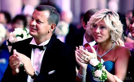 Дружина Сергія Клюєва відсудила у нього за розлучення півмільярда - ЗМІ. Розділ майна з компенсацією 451,50 млн грн здійснено за позовом Ірини Клюєвої.