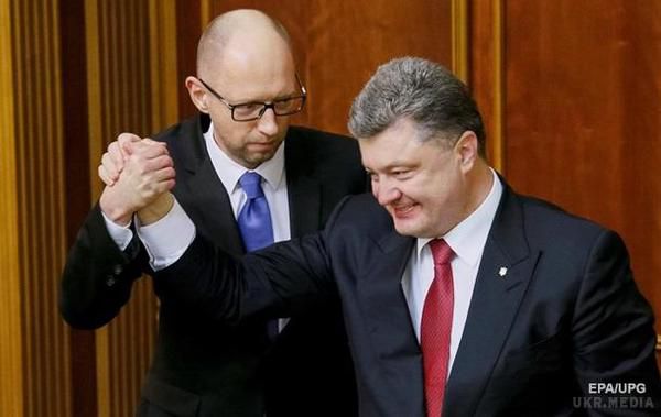 Яценюк запропонував Порошенко створити новий Кабмін. Деякі ЗМІ повідомляють про добровільну відставку прем'єра.
