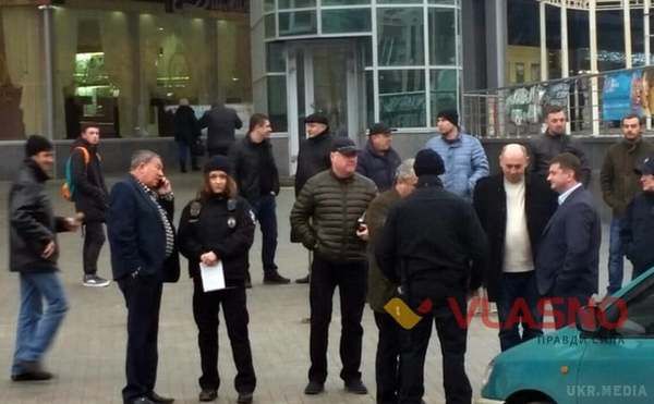 Нервував та намагався "замазати": у Вінниці поліція виписала штраф Гройсману. Фотофакт. У Вінниці в неділю, 28 лютого, патрульні поліцейські склали протокол на батька спікера Верховної Ради Володимира Гройсмана Бориса.