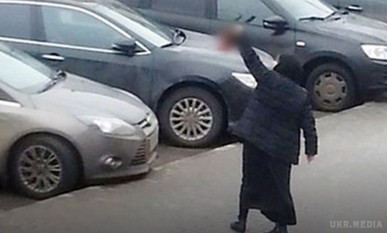  Чотирирічну дівчинку у Москві обезглавила її няня: як це було. Відрубану голову чотирирічної Насті, нянею якою вона була, жінка дістала з сумки після прохання поліцейського показати документи.