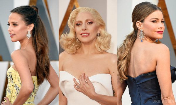 Вічне сяйво: діаманти за $8 млн. та інші прикраси зірок на червоній доріжці «Оскара-2016». На червоній доріжці «Оскара 2016» є на що подивитися - і це не тільки розкішні або ж, навпаки, невдалі сукні «Оскара 2016». Йдеться про прикраси зірок. Наприклад, Леді Гага одягнула аксесуари на загальну суму більше 8 мільйонів доларів. Які ювелірні прикраси зірки одягли на церемонію вручення нагород кінонагород «Оскар 2016».