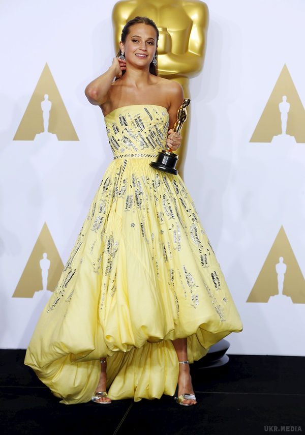 Найгірші сукні зірок з минулої церемонії "Оскар 2016" (фото). Модні провали на килимовій доріжці головної кінопремії року.