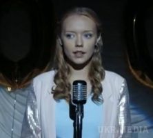 Запитайте у осені: дивитися онлайн – 17 серія 18 серія від 29.02.2016 (ВІДЕО).  Це історія дівчини Міли, яка стикається з безліччю труднощів на шляху до своєї мрії – стати відомою співачкою.