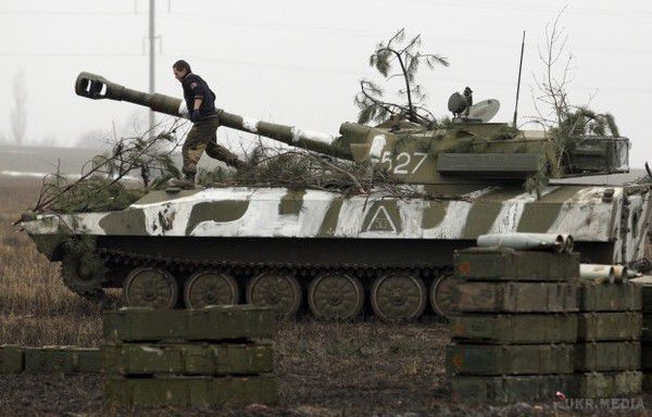 В районі Єнакієвого, Донецька і Тореза бойовики розмістили танки, САУ і "Гради" - розвідка. В цілому ситуація в зоні проведення АТО характеризується інтенсивним вогневим впливом противника на підрозділи українських військ.