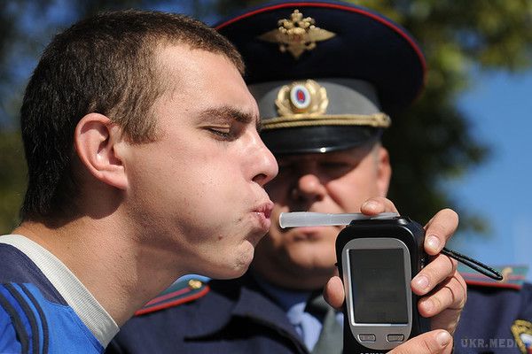 Харківські копи відзвітували, скільки п'яних водіїв затримали з початку року. Всього за два місяці 2016 року затримано майже 450 любителів випити і сісти за кермо.