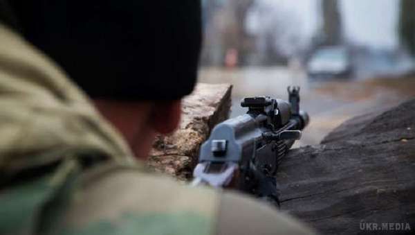 На Луганщині обстріляли мобільну групу. Троє співробітників групи отримали поранення, розстріляний «Хамер» групи наразі знаходиться на місці розстрілу.