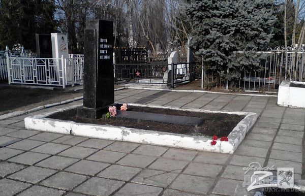 Вчора у Харкові поховали убитого бізнесмена Димента (ФОТО). На міському цвинтарі №3 в районі вулиці Академіка Павлова поховали Юрія Димента, якого в минулу п'ятницю, 26 лютого, застрелили тут же, на кладовищі.