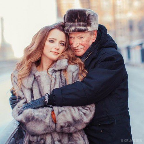 Молода дружина 85-річного Краско поділилася романтичним фото. Наталія Шевель опублікувала у себе на сторінці в соцмережі милий знімок зі своїм чоловіком.