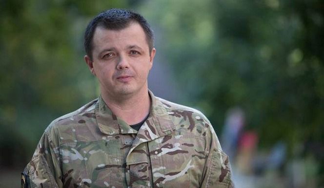 Суди масово звільняють бойовиків, а добровольців пачками закривають. Семен Семенченко передав журналістам кілька постанов.
