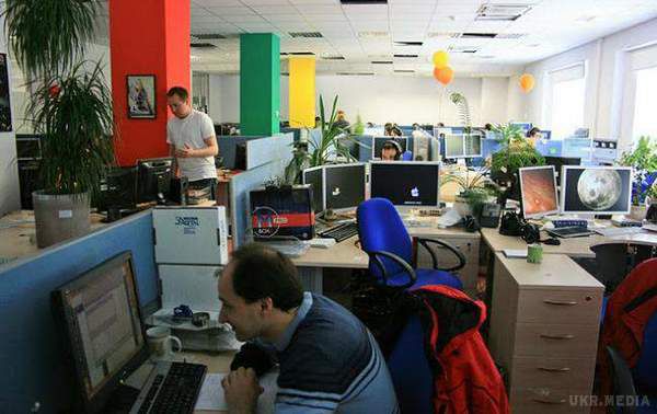 До 2017 кожен десятий українець буде працювати поза офісом. Від переходу на віддалений режим роботодавці заощадили 1,7 млрд гривень за підсумками 2015.