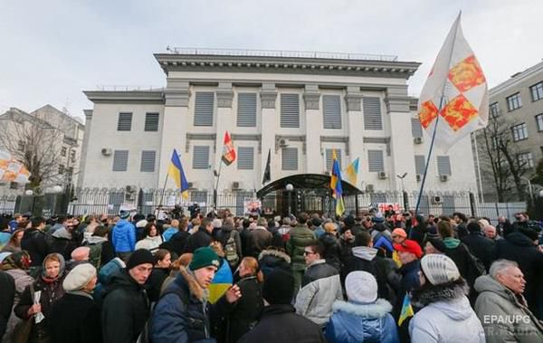 Підводимо підсумки 6 березня: Мітинги біля посольств РФ і України. Головні події вчорашнього дня.