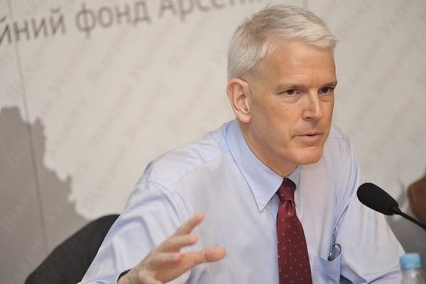 Екс-посол США розповів, хто може стати новим прем'єром України вже на цьому тижні. Про це у своєму Twitter в понеділок, 7 березня, написав екс-посол США в Україні Стівен Пайфер.