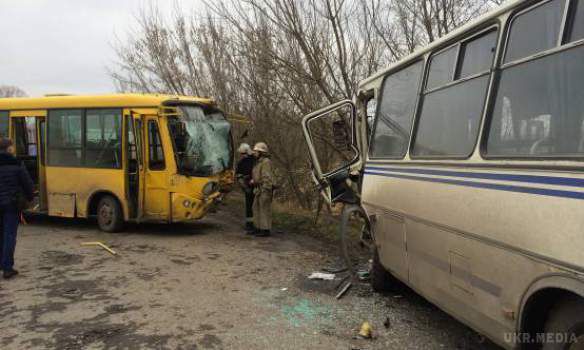 Зіткнення автобусів на Львівщині: кількість постраждалих зросла. Всі вони знаходяться в Червоноградській центральній районній лікарні.