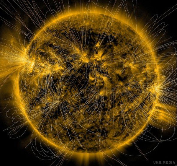 NASA оприлюднило унікальне зображення Сонця (фото). Американське космічне агентство NASA опублікувало для загального огляду унікальну зображення Сонця з його магнітними полями і силовими лініями.