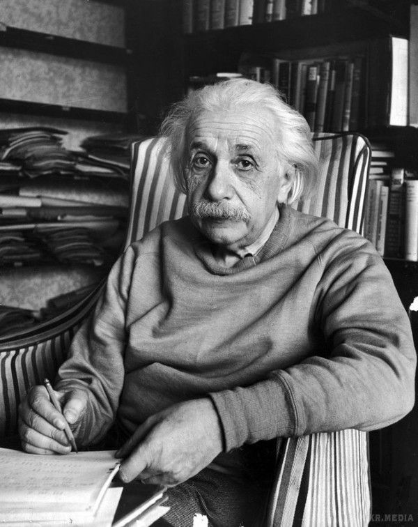 137 років з дня народження Альберта Ейнштейна (фото). Геніальний фізик-теоретик Альберт Ейнштейн народився в Німеччині 14 березня 1879 року. Він не любив святкувати свій день народження, і якось заявив в інтерв'ю виданню LIFE, що «дні народження – для дітей». З нагоди 137-ої річниці з дня народження генія редактори LIFE представили добірку історичних фотографій зі свого архіву.