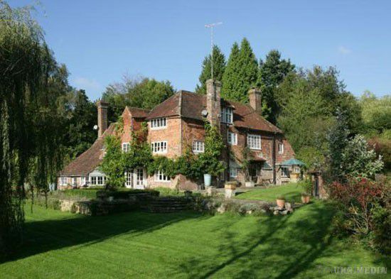 Продається будиночок Віннні-Пуха. Британська садиба"Котчворд Фарм" (Cotchford Farm), відома як "Будинок Вінні-Пуха", виставлена на продаж за 1,895 мільйона фунтів стерлінгів 