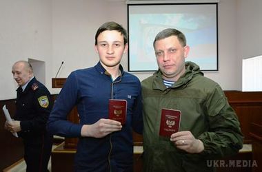 У "ДНР" розповіли, що чекає українські паспорти. У середу в окупованому Донецьку самопроголошені влади так званої "ДНР" видали перші "паспорта"