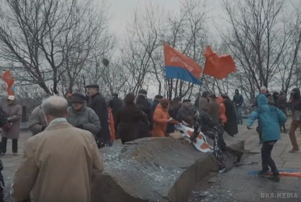Як у Києві "Азов" розганяв мітинг комуністів і любителів СРСР. Літні прихильники СРСР вирішили відзначити 17 березня - день референдуму 1991 року.