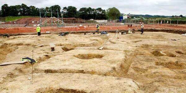  Кладовище воїнів залізного століття виявили в Британії. Виявлені скелети 150 воїнів і їх особисті речі.