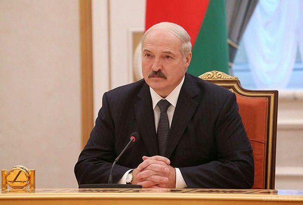 Пенсійний вік на три роки Лукашенко пропонує підвищувати поетапно. Президент Білорусії Олександр Лукашенко пропонує поступово підвищити пенсійний вік на три роки. Про це глава держави детально розповів на зустрічі з представниками СВАТ "Комунарка".
