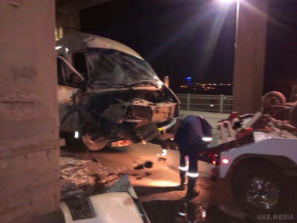 У Запоріжжі розстріляли маршрутку з пасажирами. У місті Запоріжжя пізно ввечері 19 березня стався інцидент зі стріляниною