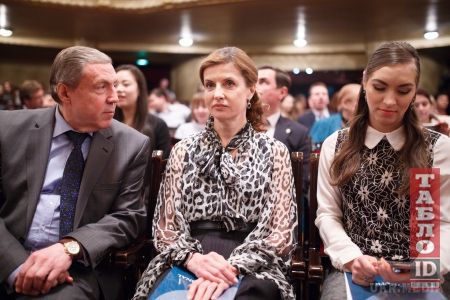 Перша леді України Марина Порошенка здивувала хижим принтом. Дружина президента часто буває на культурних та мистецьких заходах столиці.