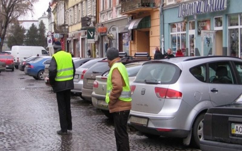 Скільки награбували столичні паркувальники?. Щомісяця бюджет недоотримував 1,5 мільйона гривень