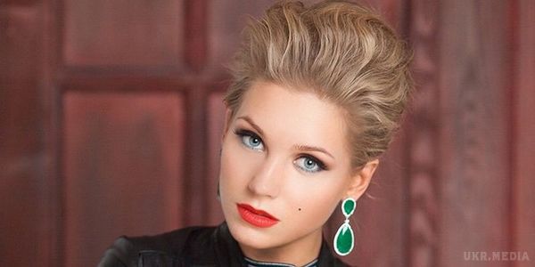 Христина Асмус вразила шанувальників невдалим нарядом (фото). Артистка отримала багато негативних коментарів, однак знімок вже зібрав 40 тис. лайків.