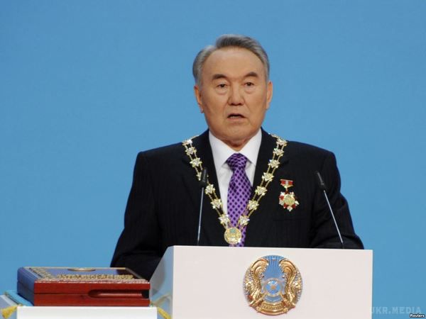 На виборах у Казахстані перемогу отримала партія Назарбаєва. Політична партія "Нур Отан" ("Світло вітчизни"), очолювана президентом країни Нурсултаном Назарбаєвим, перемогла на виборах мажилісу парламенту Казахстану