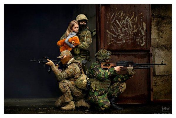 Фотограф зробив зворушливі знімки про дітей і українських бійців (фото). Кадри стали популярними в соцмережах.