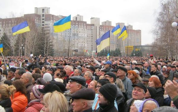 Вибори у Кривому Розі відбулися "за стандартами режиму Януковича", - КВУ. Комітет виборців України заявляє, що вибори у Кривому Розі не відповідають ні стандартам чесних та демократичних виборів, ні найменшому уявленню про законність