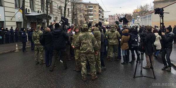 У Харкові побили активістів, які хотіли зустрітись з другом "діамантових прокурорів". Активісти «Автомайдану» вийшли під стіни харківської міської прокуратури на пікет.