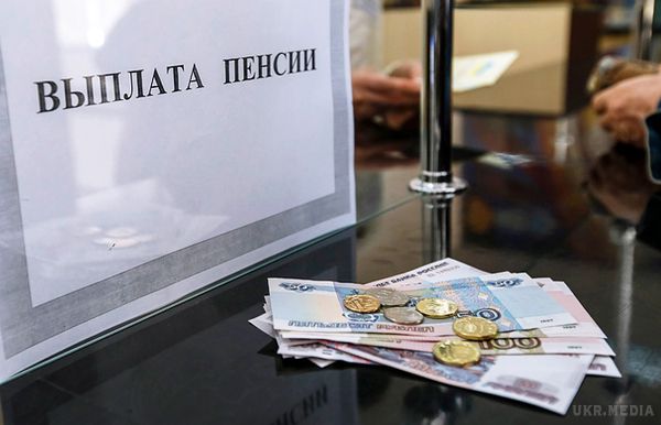 Пенсії українцям будуть рахувати по-новому. Для обчислення пенсії враховуватимуть заробітну плату (дохід) за весь період страхового стажу, починаючи з 1 липня 2000 року.